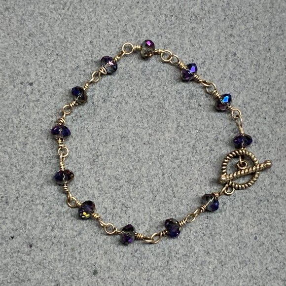Vintage Jewelry - Iridescent Faceted Toggle Bracelet 7.5 In Silver Chain Blue Purple Green Beads